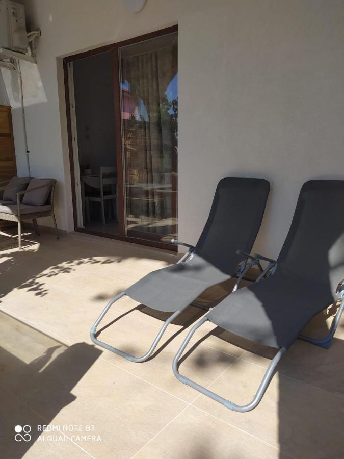 Apartmani Ana Vir Buitenkant foto