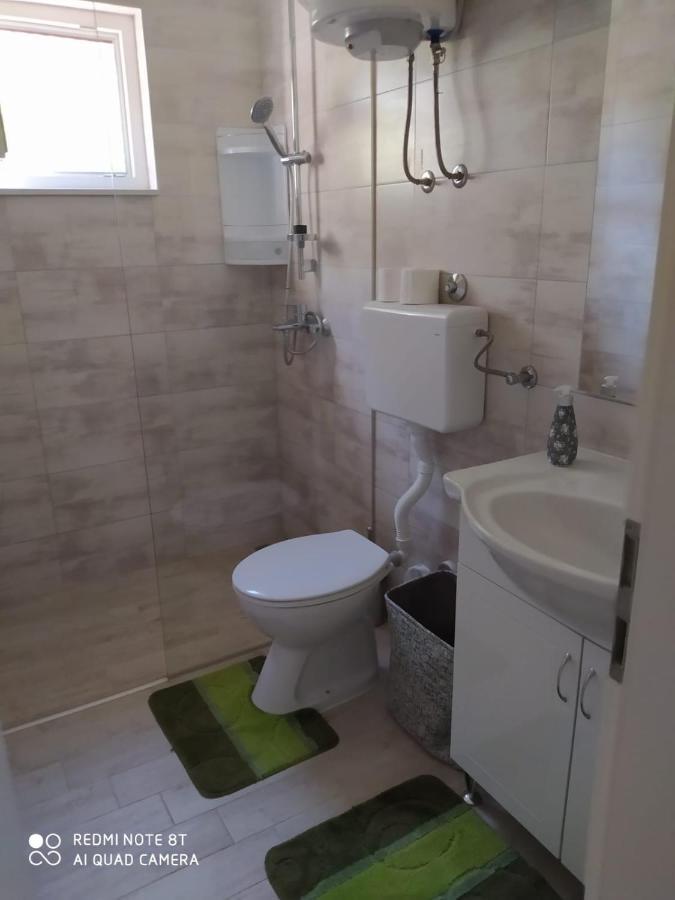 Apartmani Ana Vir Buitenkant foto