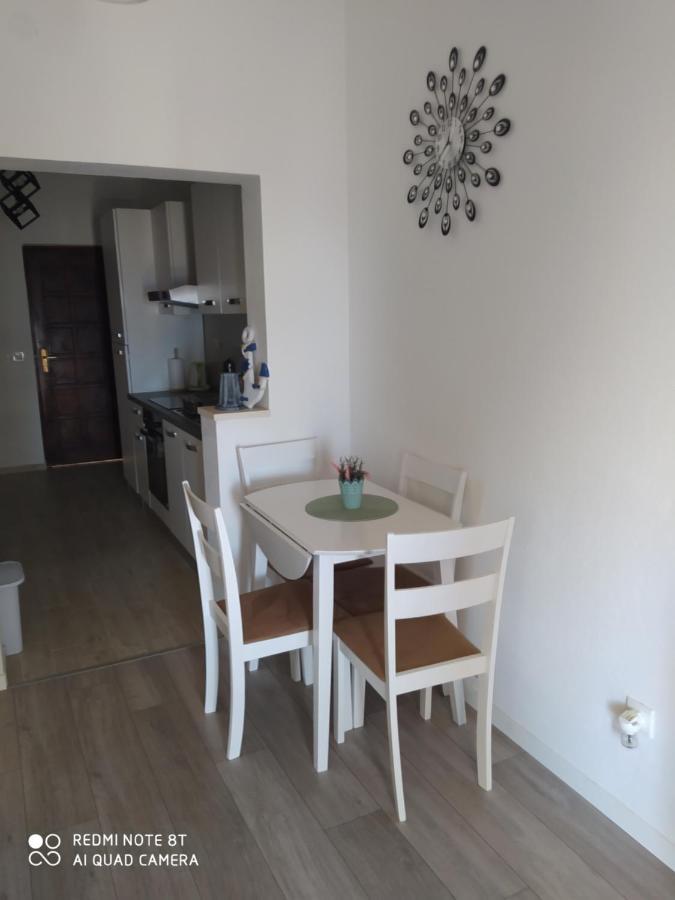 Apartmani Ana Vir Buitenkant foto