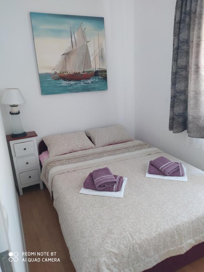 Apartmani Ana Vir Buitenkant foto